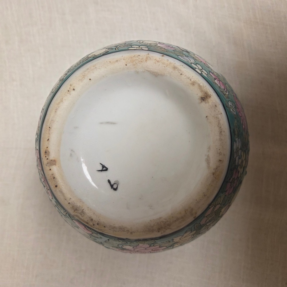 Vintage Chinese Butterfly Vase - Picture 7 of 8